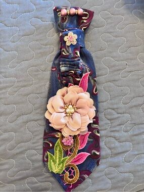 Pink Floral Appliqué Women’s Neck Accessory